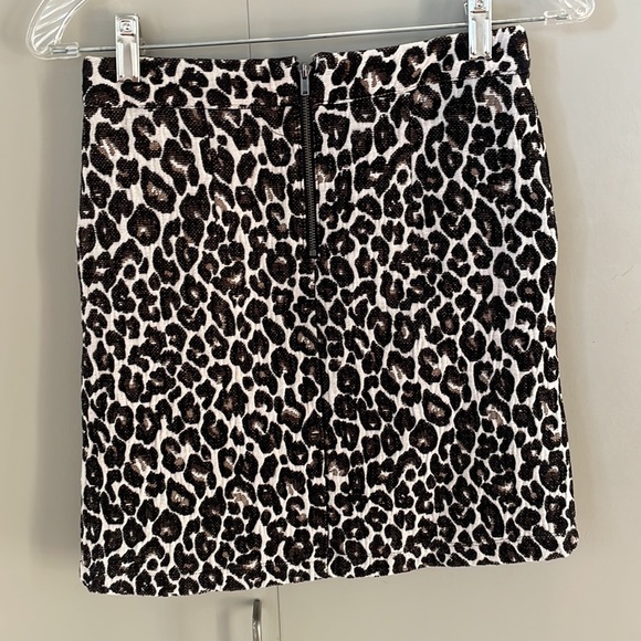 Sanctuary leopard print mini skirt. - Picture 3 of 6
